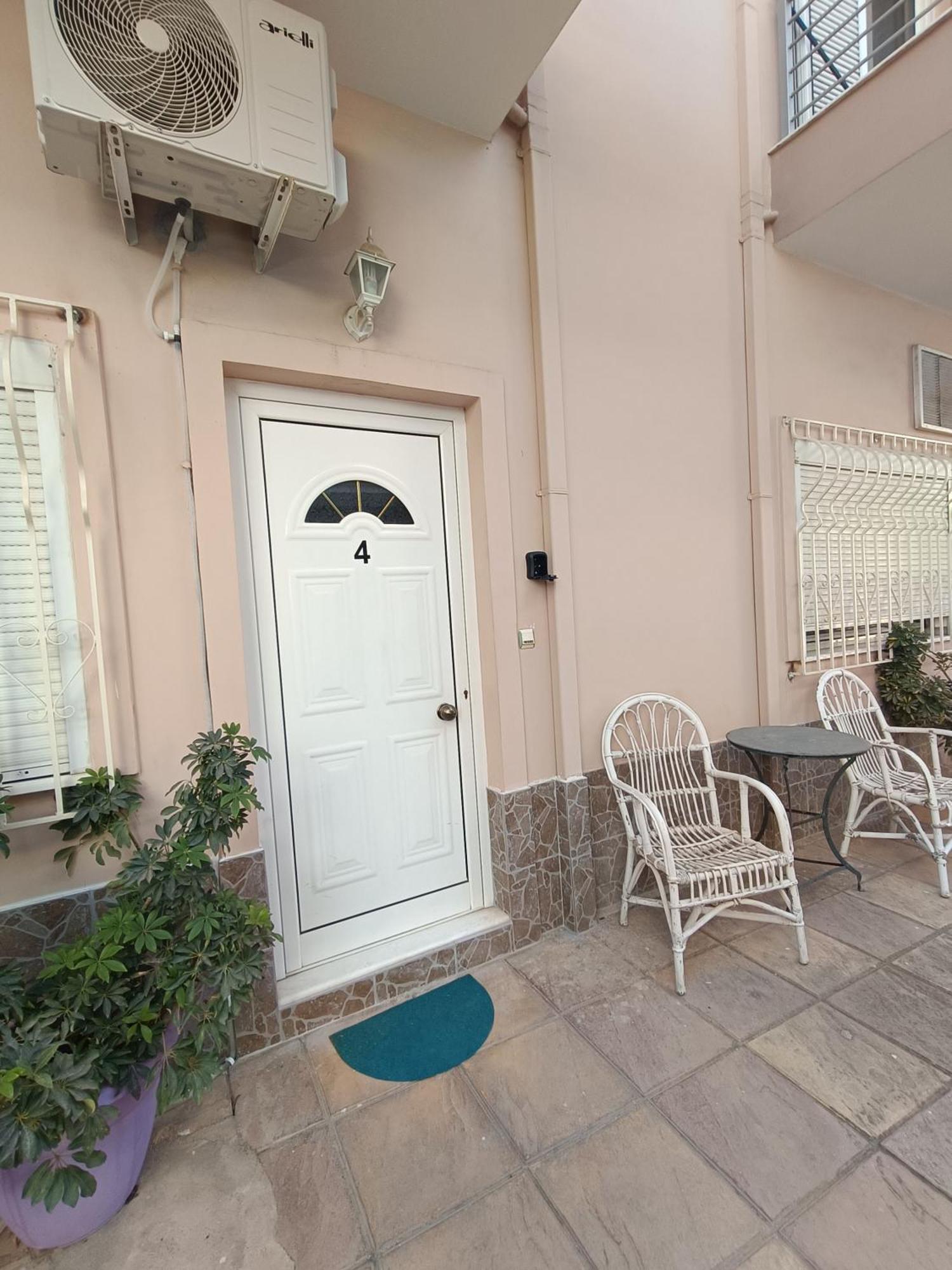 Cozy Apartment In The Center Of Aighion Achaia - Ground Floor - Ισόγειο Στουντιο Aigio Extérieur photo
